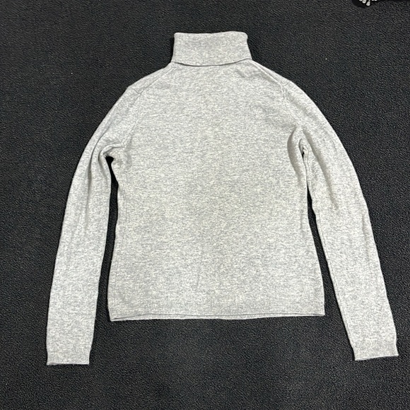 Neiman Marcus women’s 100% cashmere turtleneck sweater, medium - Picture 4 of 7